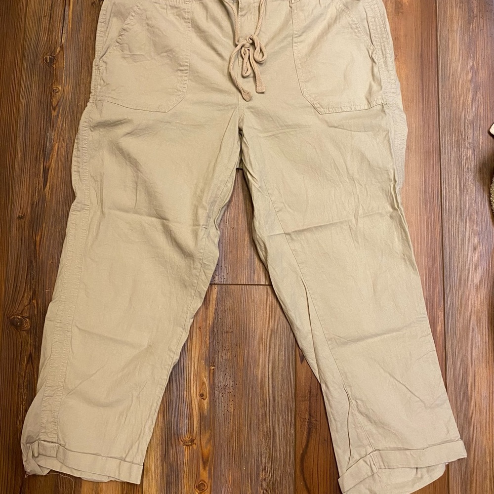 Stretch waist khaki capris